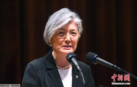 康京和年轻时的照片,从青涩少女到政治新星
